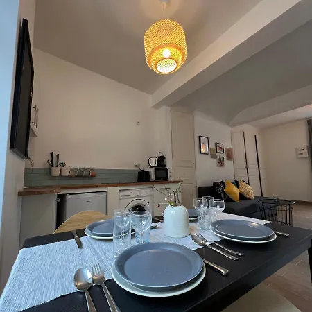 Tabi ,modern Chic Vs Free Parking,wifi,draps Appartement
